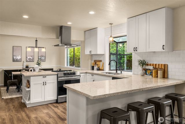 17021 76th Avenue W, Edmonds, WA 98026