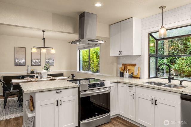 17021 76th Avenue W, Edmonds, WA 98026