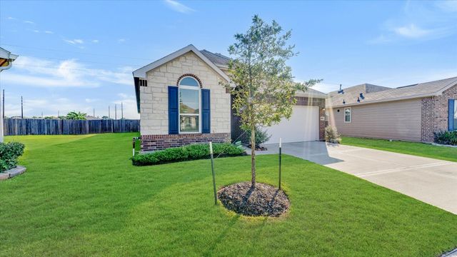 2003 Domeniko Drive, Fresno, TX 77545
