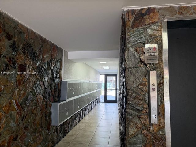 6950 W 6th Avenue 412, Hialeah, FL 33014