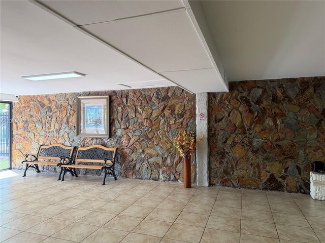 6950 W 6th Avenue 412, Hialeah, FL 33014