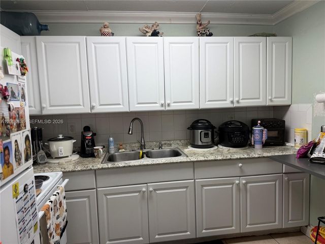 6950 W 6th Avenue 412, Hialeah, FL 33014