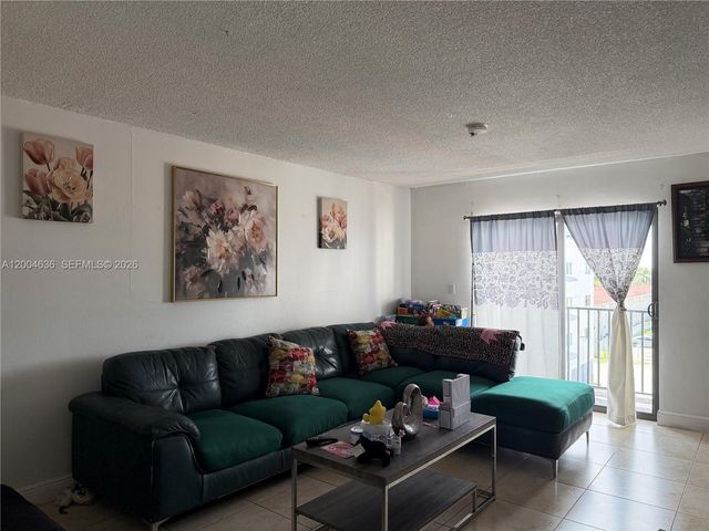 6950 W 6th Avenue 412, Hialeah, FL 33014
