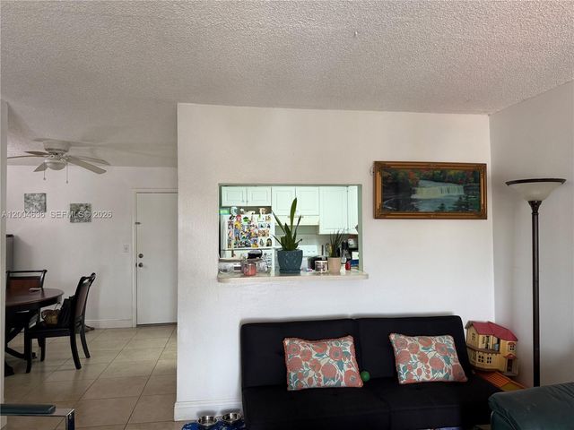 6950 W 6th Avenue 412, Hialeah, FL 33014