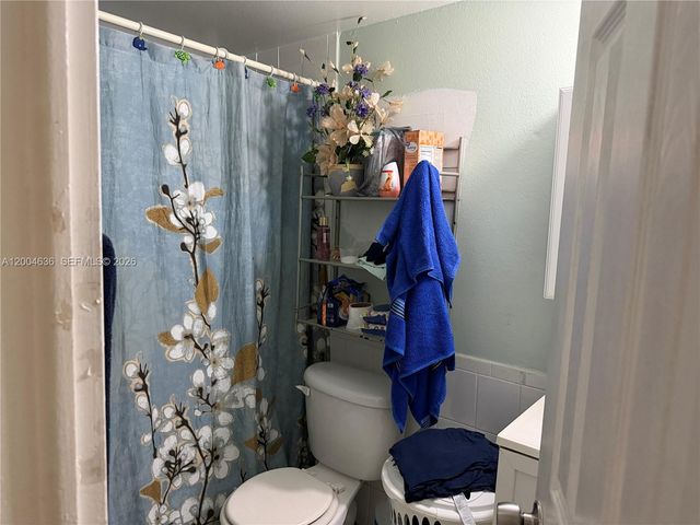 6950 W 6th Avenue 412, Hialeah, FL 33014