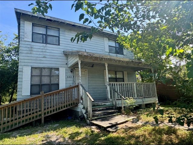 432 W Avenue D, Robstown, TX 78380