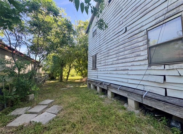 432 W Avenue D, Robstown, TX 78380