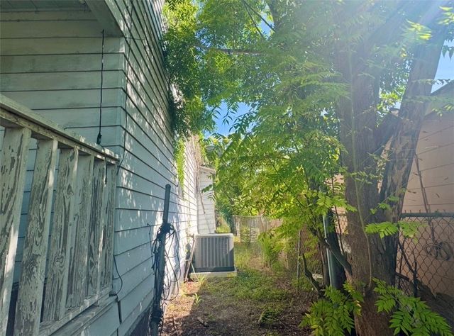 432 W Avenue D, Robstown, TX 78380