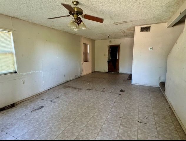432 W Avenue D, Robstown, TX 78380