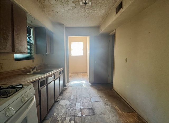 432 W Avenue D, Robstown, TX 78380