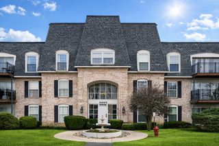5000 Carriageway Drive 211, Rolling Meadows, IL 60008