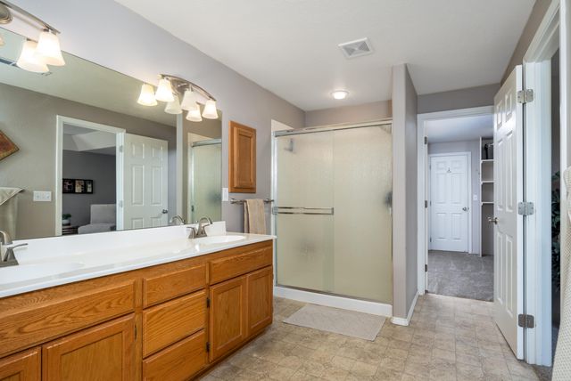2928 Flint Ridge Avenue, Medford, OR 97504