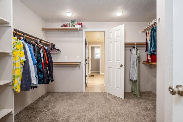 2928 Flint Ridge Avenue, Medford, OR 97504