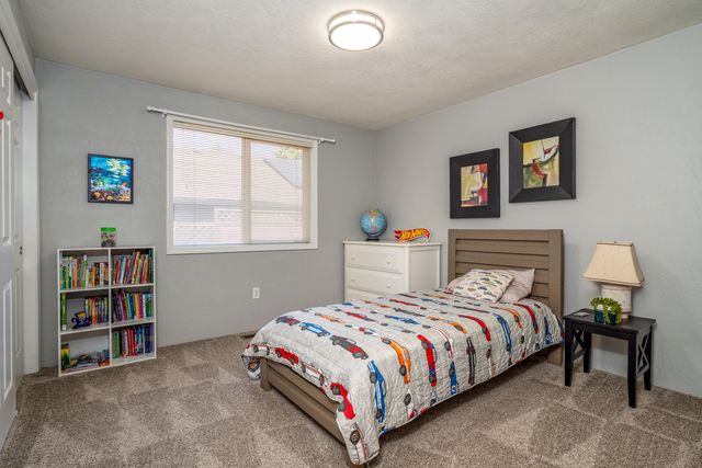2928 Flint Ridge Avenue, Medford, OR 97504