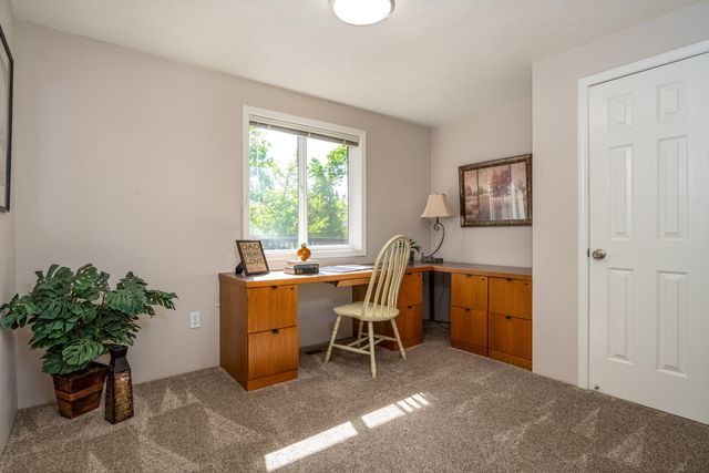 2928 Flint Ridge Avenue, Medford, OR 97504