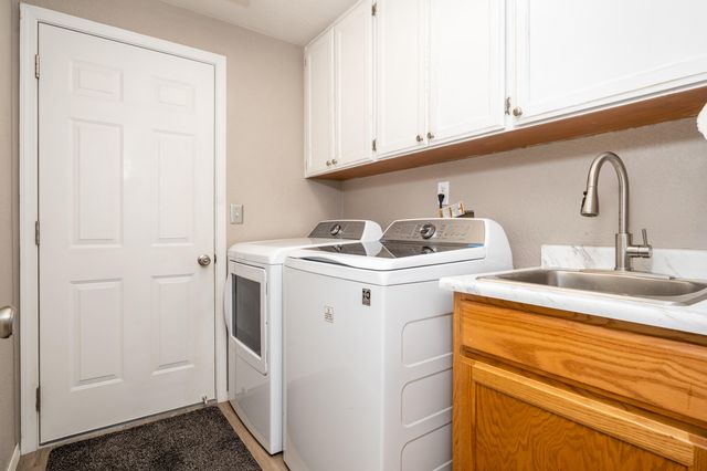 2928 Flint Ridge Avenue, Medford, OR 97504