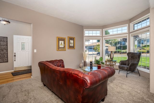 2928 Flint Ridge Avenue, Medford, OR 97504