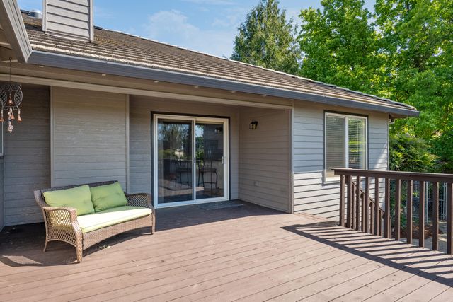 2928 Flint Ridge Avenue, Medford, OR 97504