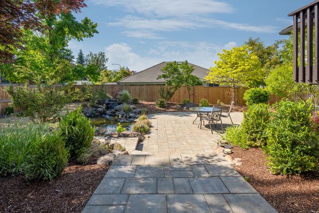 2928 Flint Ridge Avenue, Medford, OR 97504