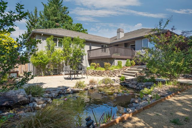 2928 Flint Ridge Avenue, Medford, OR 97504