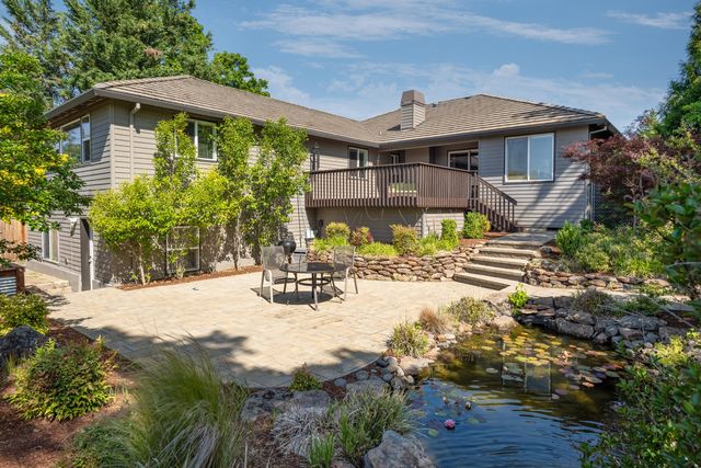 2928 Flint Ridge Avenue, Medford, OR 97504
