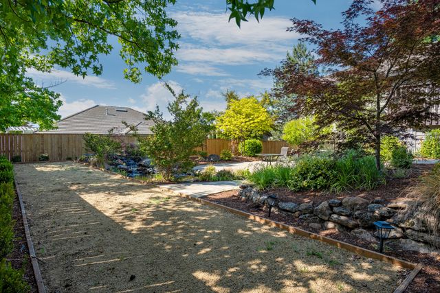 2928 Flint Ridge Avenue, Medford, OR 97504