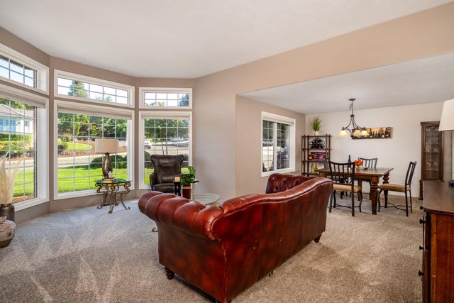 2928 Flint Ridge Avenue, Medford, OR 97504