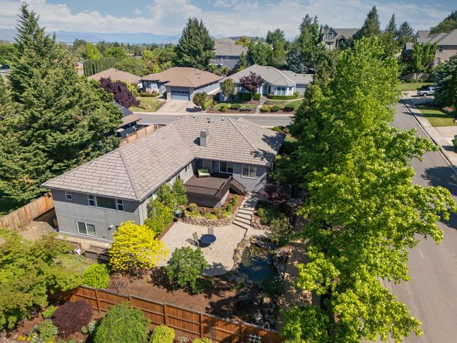 2928 Flint Ridge Avenue, Medford, OR 97504