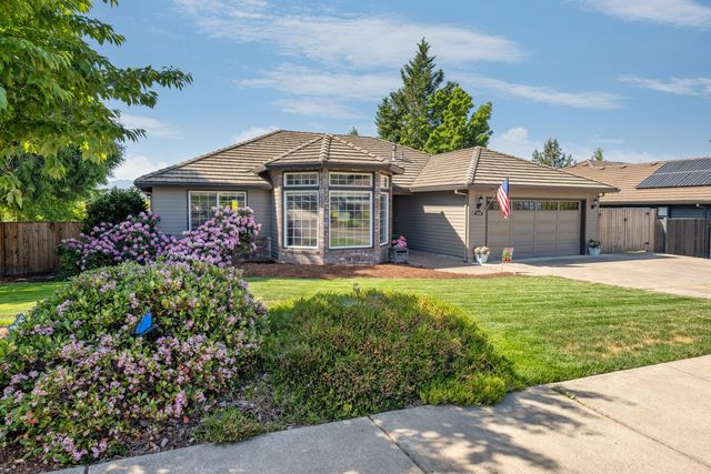 2928 Flint Ridge Avenue, Medford, OR 97504
