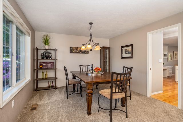 2928 Flint Ridge Avenue, Medford, OR 97504
