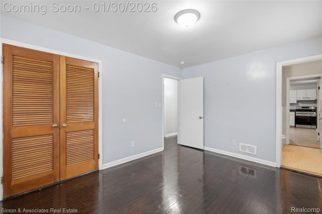 18072 Snow Avenue, Dearborn, MI 48124