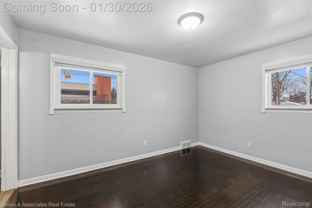 18072 Snow Avenue, Dearborn, MI 48124