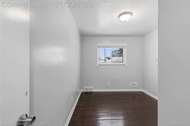 18072 Snow Avenue, Dearborn, MI 48124