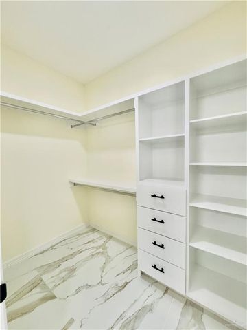 2410 E Sabinal Avenue, Hidalgo, TX 78557