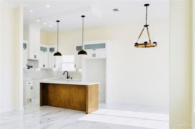 2410 E Sabinal Avenue, Hidalgo, TX 78557