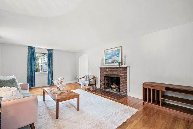 8 North Gateway, Winchester, MA 01890