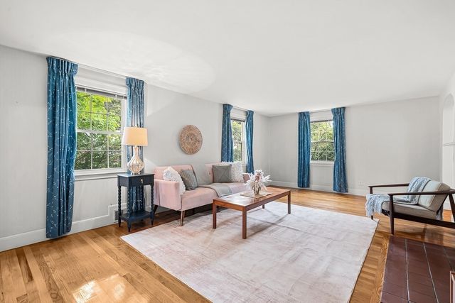8 North Gateway, Winchester, MA 01890