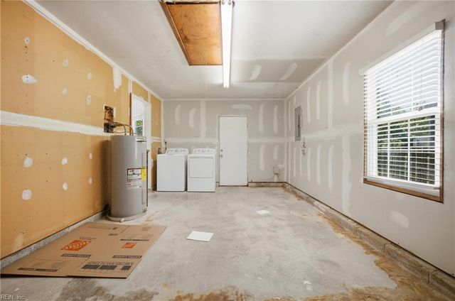 166 Fairmont DR, Hampton, VA 23666