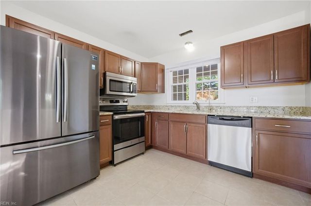 166 Fairmont DR, Hampton, VA 23666