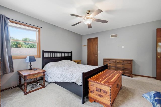 2319 Napa TRAIL, Waukesha, WI 53188