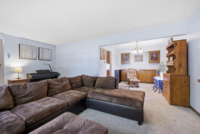 2319 Napa TRAIL, Waukesha, WI 53188