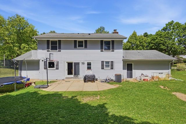 2319 Napa TRAIL, Waukesha, WI 53188