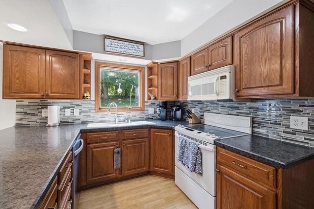 2319 Napa TRAIL, Waukesha, WI 53188