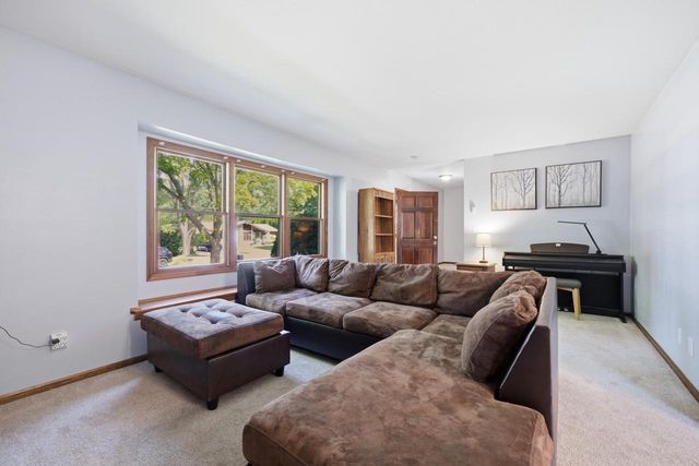 2319 Napa TRAIL, Waukesha, WI 53188