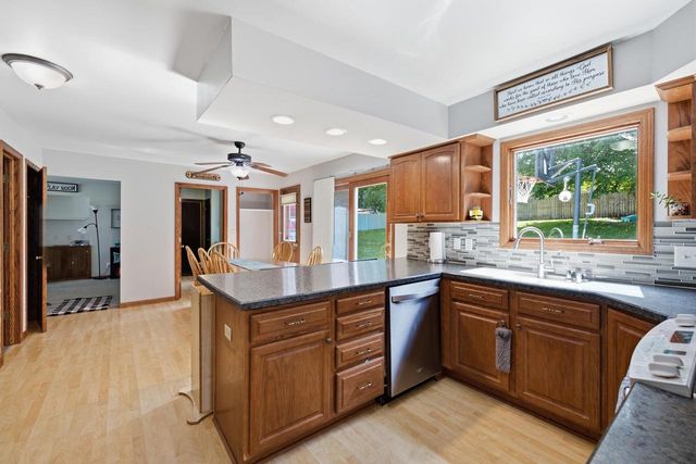 2319 Napa TRAIL, Waukesha, WI 53188
