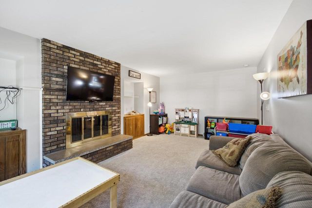 2319 Napa TRAIL, Waukesha, WI 53188