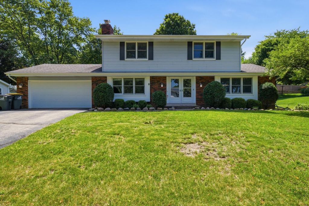 2319 Napa TRAIL, Waukesha, WI 53188