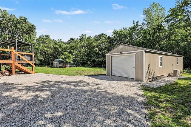 20061 Travis Lane, Stilwell, KS 66085