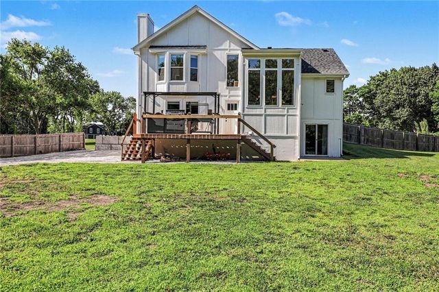 20061 Travis Lane, Stilwell, KS 66085