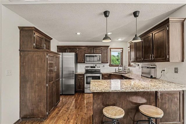 20061 Travis Lane, Stilwell, KS 66085